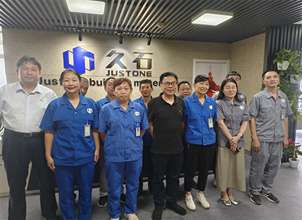 久石组织工厂一线员工分批到总部参观  并进行座谈交流